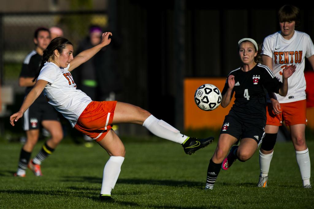 Notre Dame Prep breaks Fenton's 20-game win streak, captures Division 2 regional soccer title