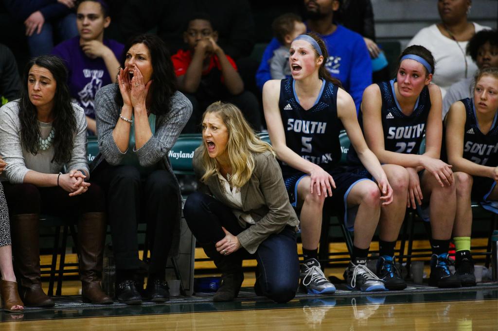 Live updates: Detroit Country Day takes on Grand Rapids South Christian in Class B girls semifinal (chat)