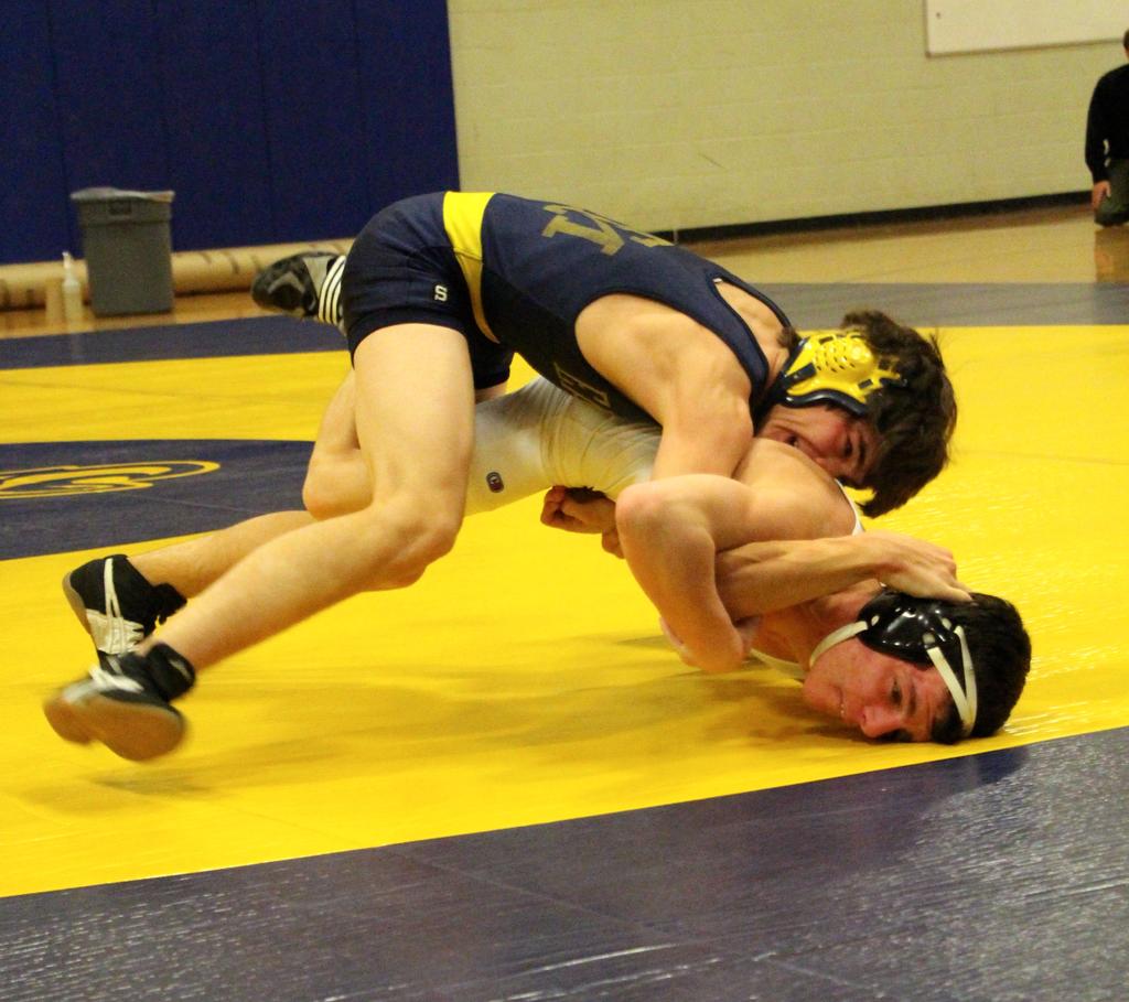 Bradley Lupiani breaks alltime Mount Everett wrestling win record at