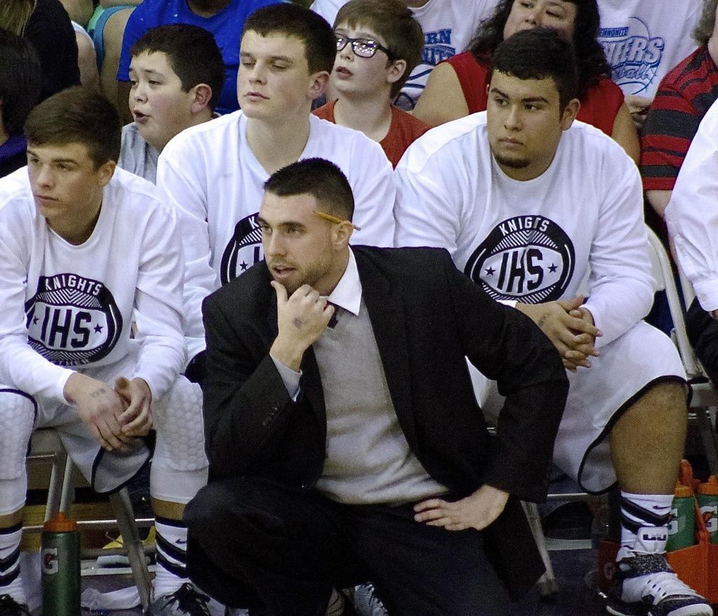 Irrigon boys basketball coach Mitch Thompson making most of short