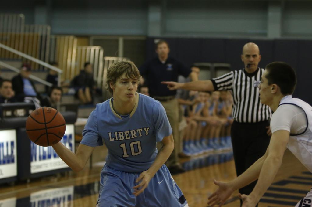 Blake Walker, Jacob Mast help lead secondplace Liberty to 6943 win