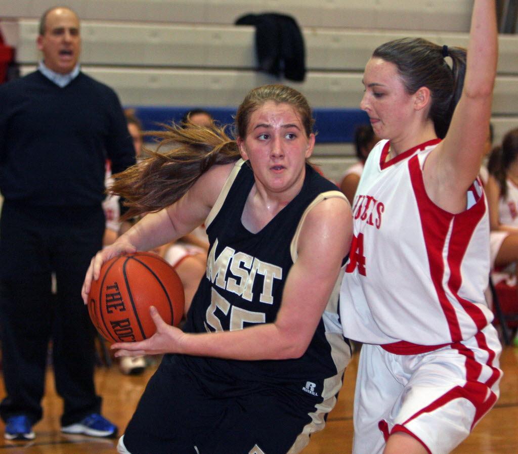 McKee/Staten Island Tech squeezes out tourney victory over St. Laurent