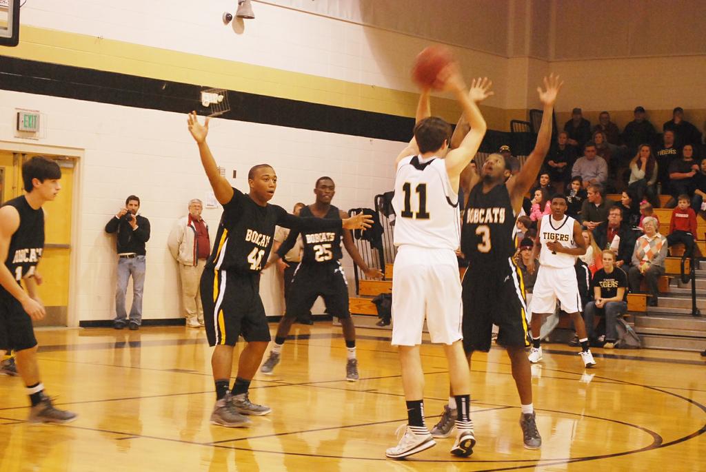 Straughn gets off to a fast start for 6843 win over Opp