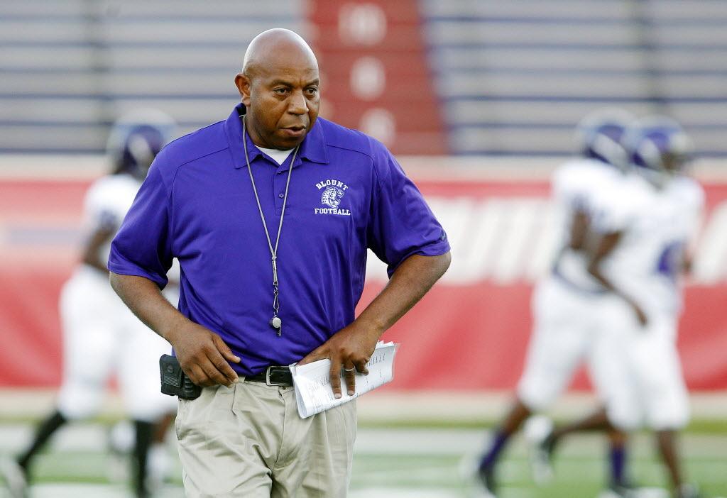 Football Blount finishes tough, fourgame stretch of season with 31