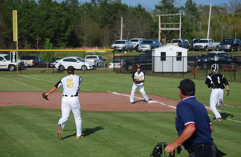 Baseball Opp holds off Straughn for area win 43