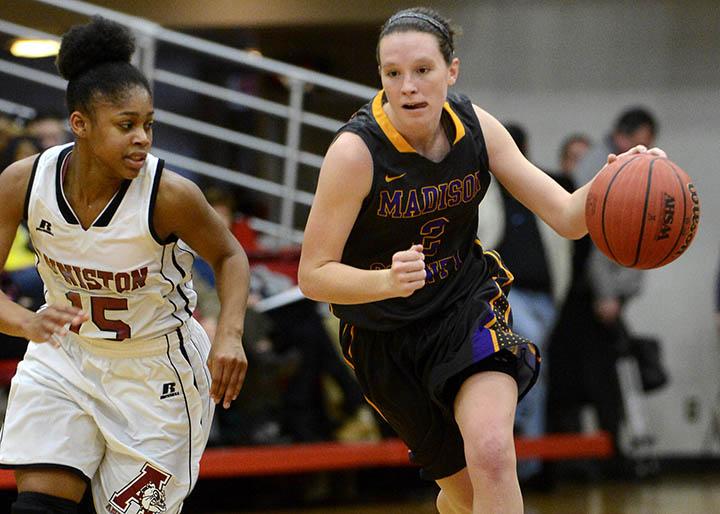 Thursday basketball Madison Baggett surpasses 1,500 points in Madison
