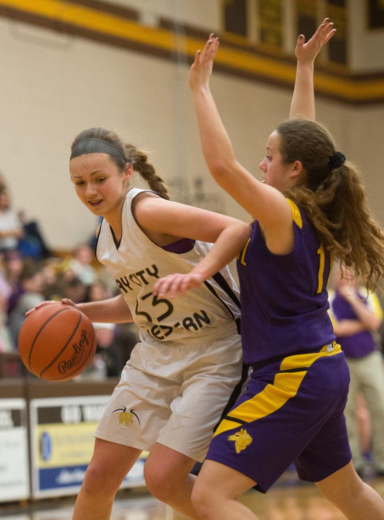 McKenna Walker scores 21, Western defense stifles Ogemaw Heights 5323