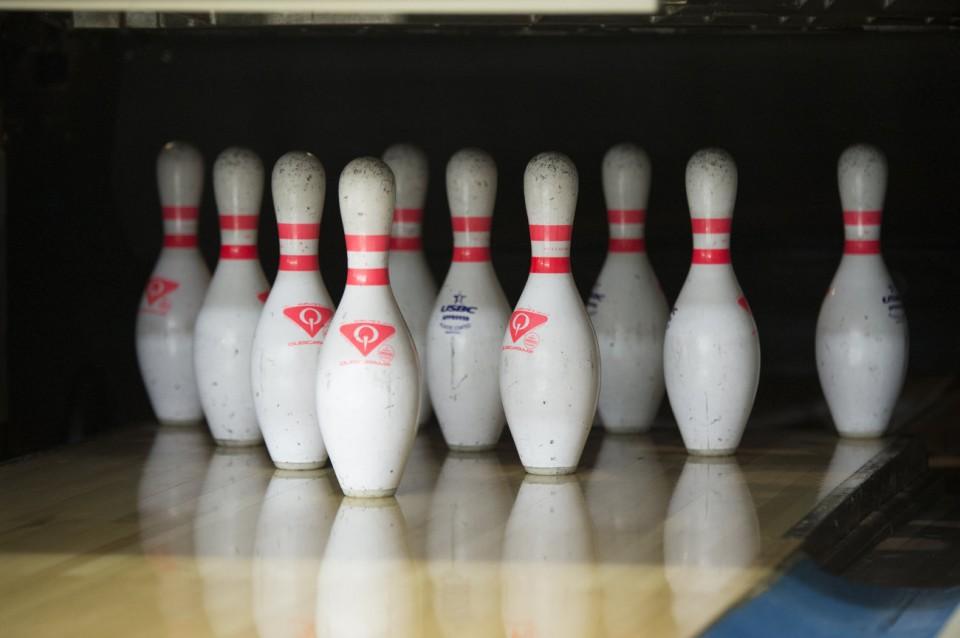 Flint Carman-Ainsworth girls bowling qualifies two for Division 1 ... - MLive.com