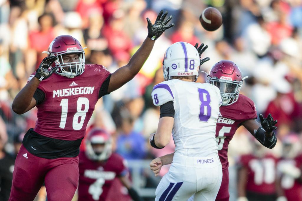 Muskegon Adds State Champion Warren De La Salle Detroit King To 2018 Muskegon Adds State Champion Warren De La Salle Detroit King To 2018