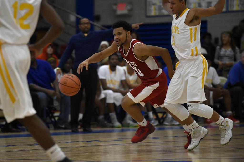 Two-man wrecking crew hinders Flint Beecher in loss to Detroit East English Village