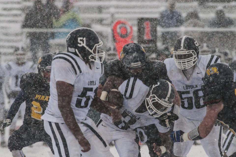 D7: Rushing attack carries Loyola past Cassopolis in semifinal