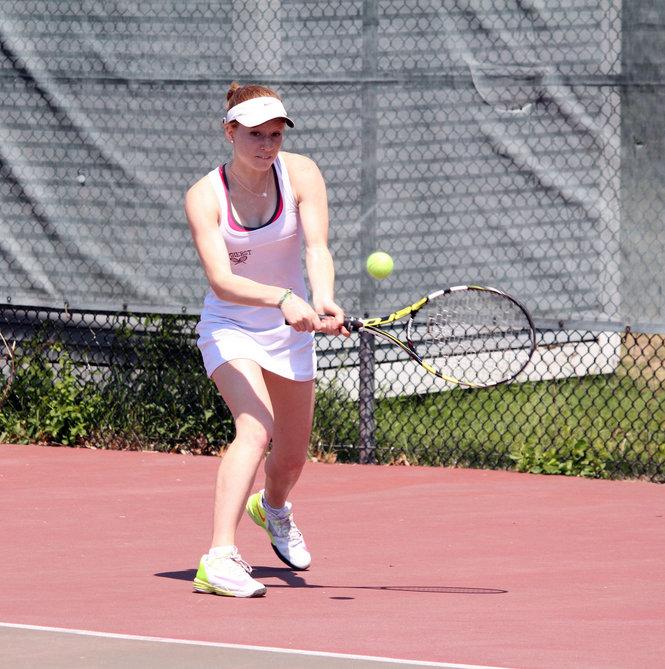 No. 3 Amherst girls tennis dominates in singles play, defeats No. 6 ...