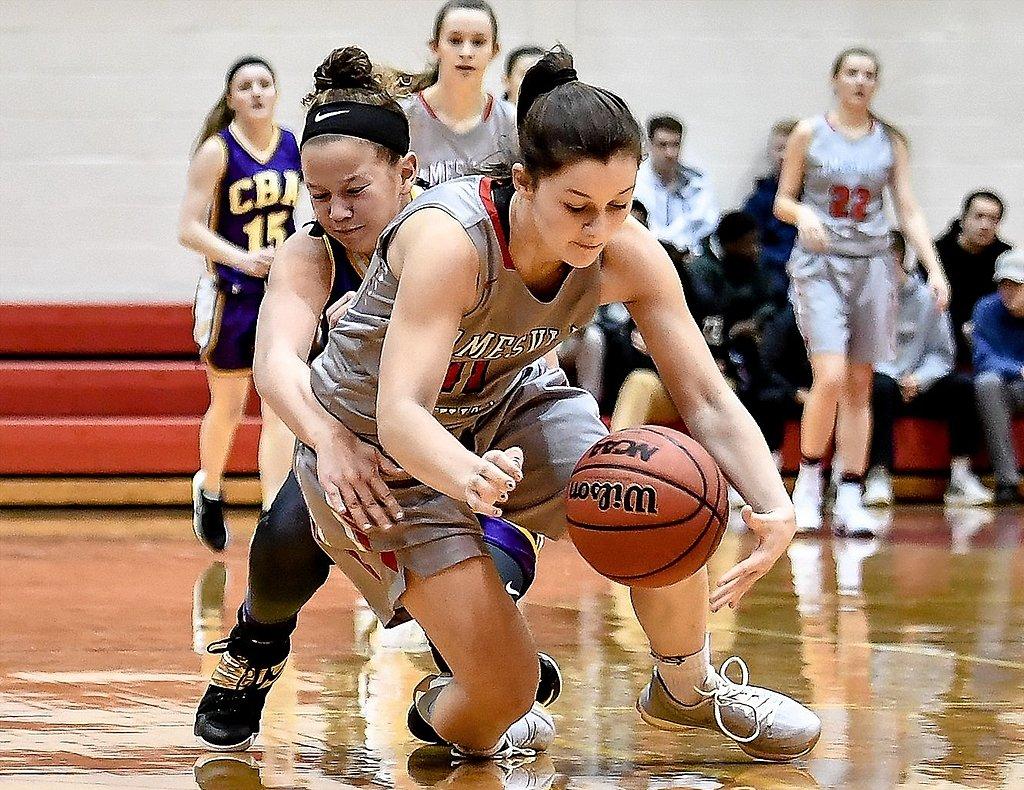 Big schools edge upward in state girls basketball rankings